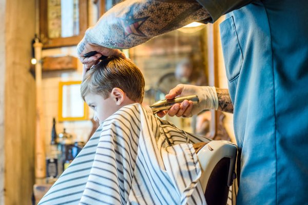 What are the characteristics of a barber apron ?